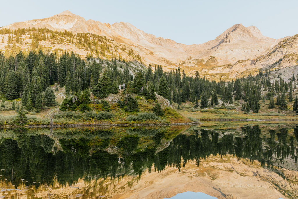 Stunning wide shot of Copper Lake at sunrise, with mountains surrounding the couple’s adventure elopement ceremony in Crested Butte, Colorado.